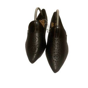 REPORT POINTED TOE FLAT